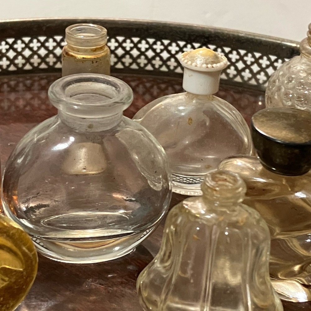 Vintage Lot of 17 Small Perfume and Cologne Bottles Some Full - Picture 13 of 16